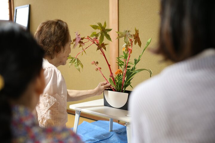 Besonderes Ikebana-Erlebnis unter der Leitung einer Ikebana-Meisterin, Frau Inao