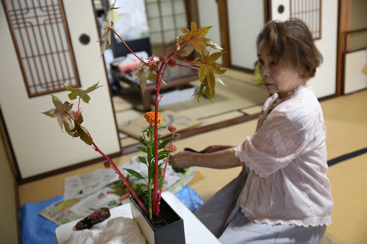Besonderes Ikebana-Erlebnis unter der Leitung einer Ikebana-Meisterin, Frau Inao