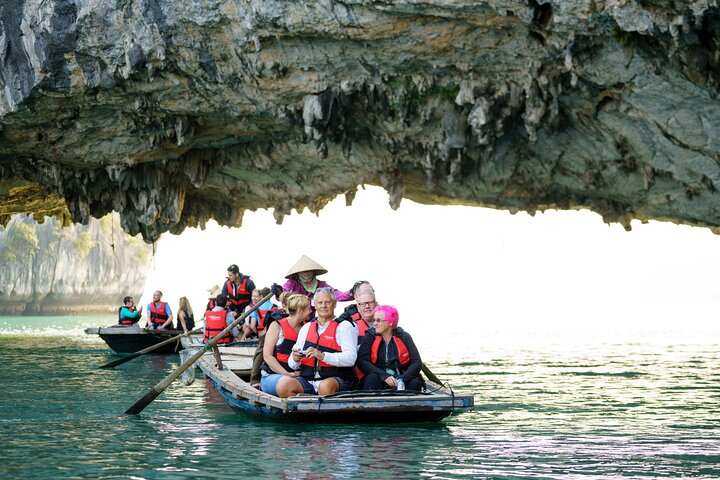 Halong Bay 5-stjernede krydstogter med buffet, solnedgang og jacuzzi