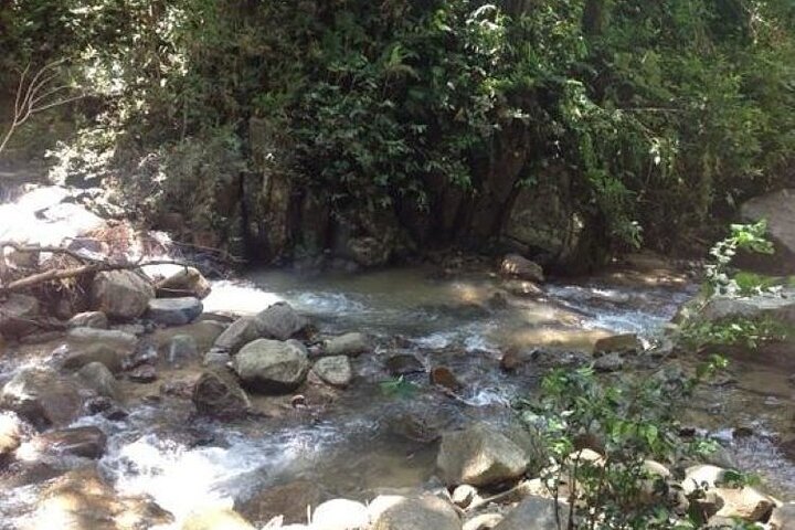 ''Aventura na Costa dos Corais: Cachoeira Biausevu e Praia Natadola!''