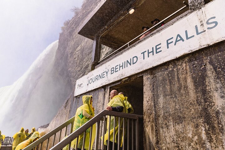 Exclusive Priority Niagara Boat Tour & Journey Behind Falls