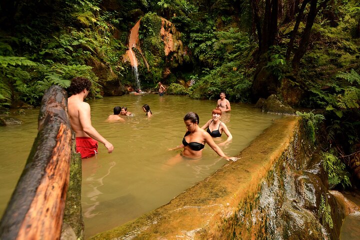 Descubra São Miguel: Full Day Fogo y Sete Cidades con almuerzo