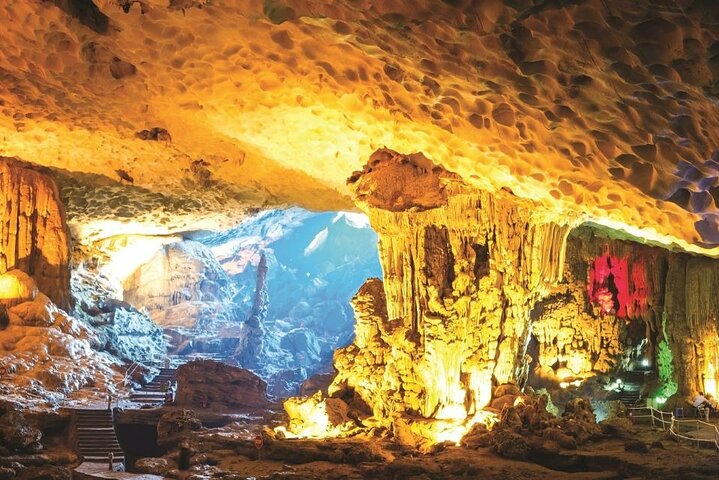 Cruzeiro Premium Cosy Bay – Luxo em Halong Bay 1 Dia - ALMOÇO BUFFET