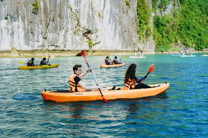 Cruzeiro Premium Cosy Bay – Luxo em Halong Bay 1 Dia - ALMOÇO BUFFET