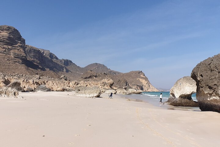 West Salalah Tour - Caraibi d'Oriente - Spiaggia di Fazayah con città