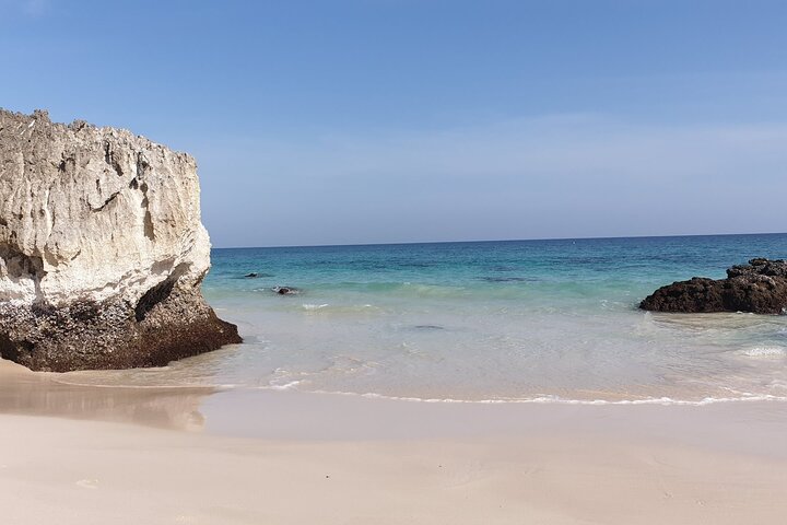 West Salalah Tour - Caraibi d'Oriente - Spiaggia di Fazayah con città