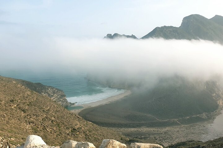 West Salalah Tour - Caraibi d'Oriente - Spiaggia di Fazayah con città