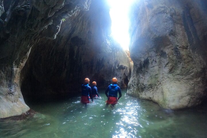Von Estepona: Geführte Canyoning-Tour auf dem Fluss Guadalmina