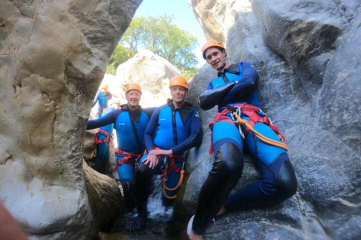 Von Estepona: Geführte Canyoning-Tour auf dem Fluss Guadalmina