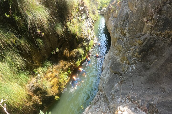 Von Estepona: Geführte Canyoning-Tour auf dem Fluss Guadalmina
