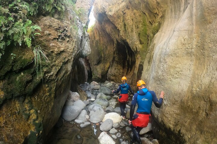 Von Estepona: Geführte Canyoning-Tour auf dem Fluss Guadalmina