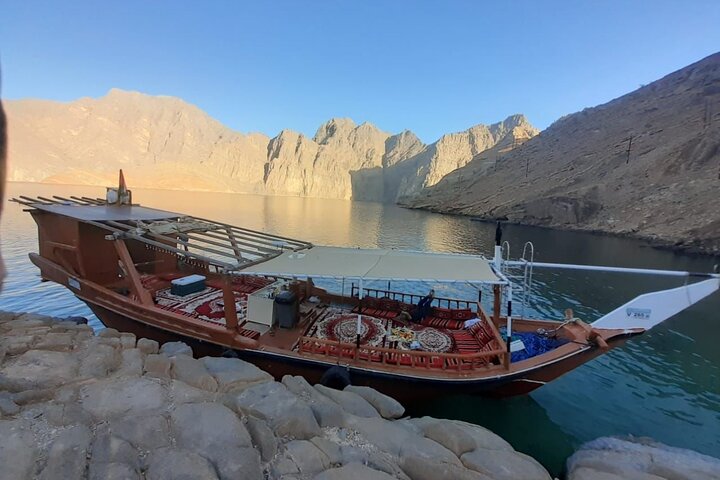 Khasab Dhow Cruise til Musandam Fjords med frokost om bord