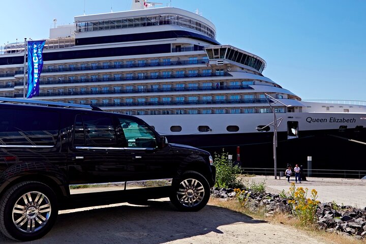 Privérondvaart aan wal in La Ceiba vanuit de cruisehaven van Banana Coast