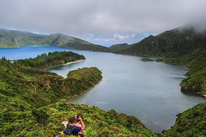 Descubra São Miguel: Full Day Fogo y Sete Cidades con almuerzo