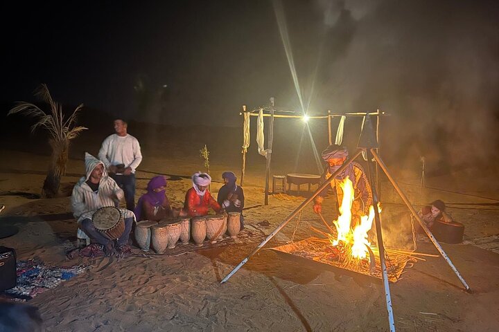 Camp privé de 2 jours dans le désert au départ d'Errachidia avec Camel Trek & Jeep