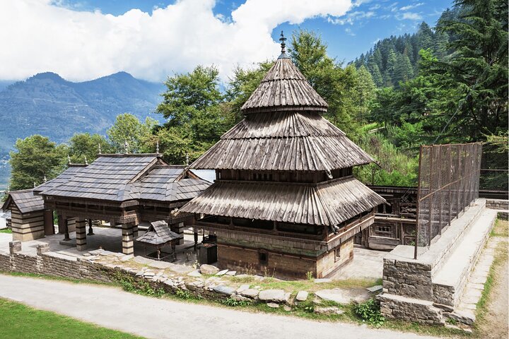 Entdecken Sie die spirituellen Pfade von Manali (2 Stunden geführte Wanderung)