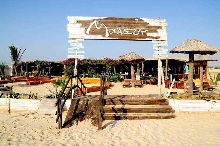 Boa Vista-diner bij zonsondergang met livemuziek