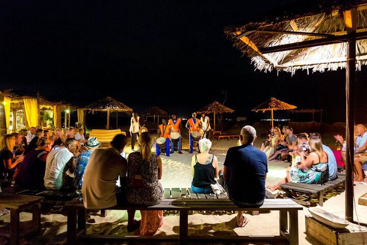 Boa Vista-diner bij zonsondergang met livemuziek