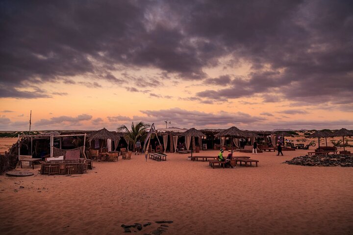 Boa Vista-diner bij zonsondergang met livemuziek