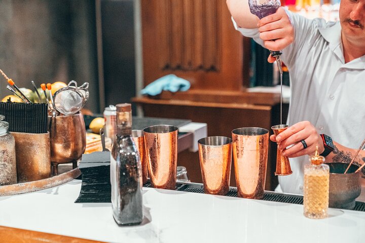 Phantoms of Prohibition : Geister, Cocktails & Bissen Walking Tour