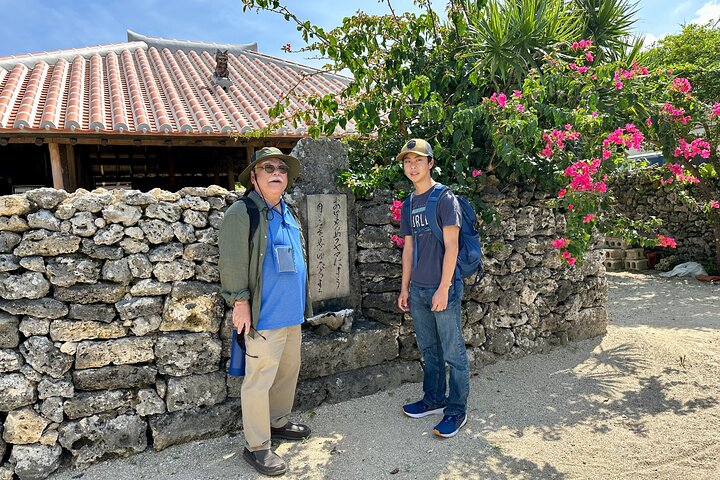 Excursão a pé pela ilha de Taketomi com guia da ilha