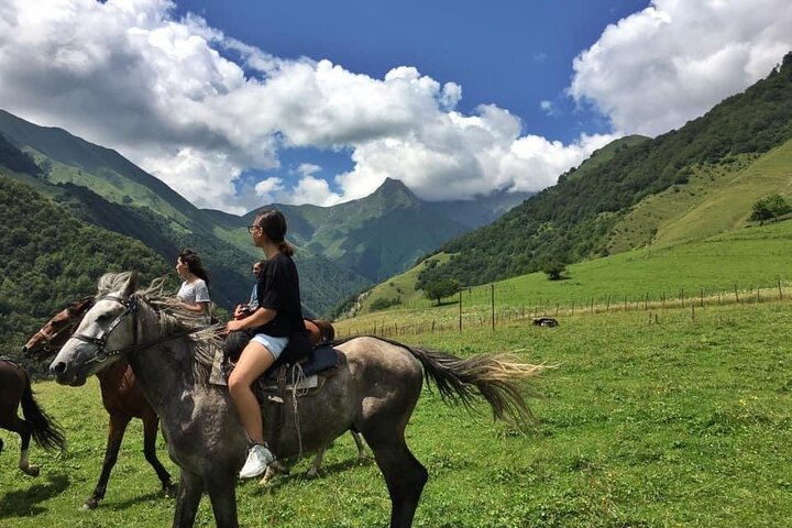 Paardrijtocht in Kazbegi naar Elia Klooster (makkelijk)