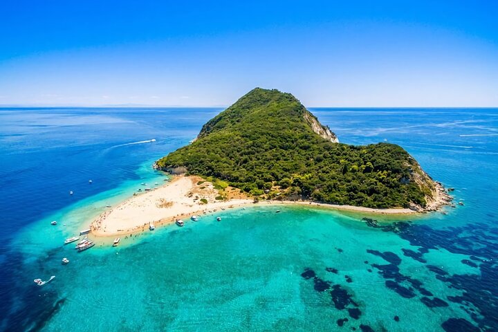 Privates Boot auf Zakynthos: Marathonisi, Keri-Höhlen, Myzithres (max. 5 Personen)