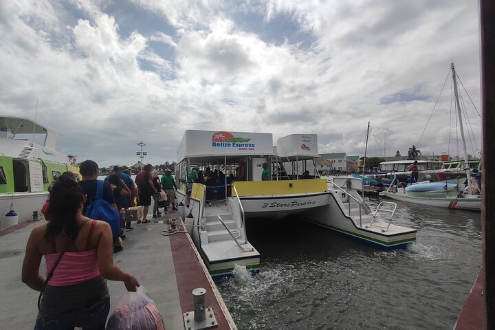 Bussöverföring från Flores, Guatemala till Belize City