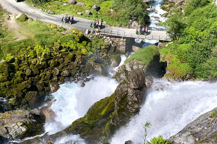 Excursión privada en tierra al glaciar Briksdal y SkyLift Loen en Olden