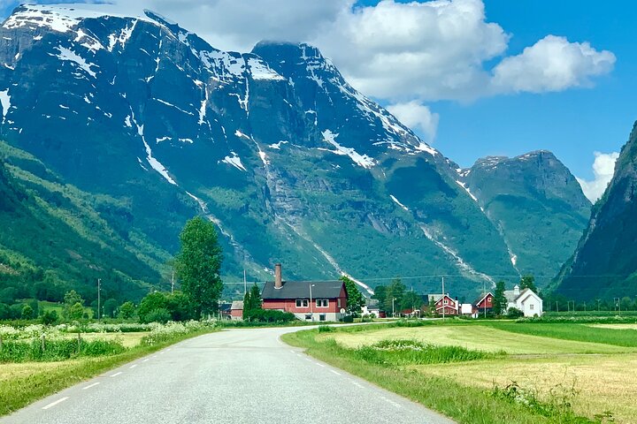 Excursión privada en tierra al glaciar Briksdal y SkyLift Loen en Olden