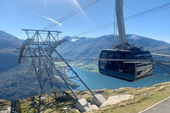 Excursión privada en tierra al glaciar Briksdal y SkyLift Loen en Olden