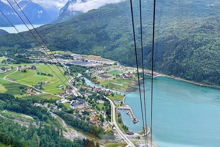 Excursión privada en tierra al glaciar Briksdal y SkyLift Loen en Olden