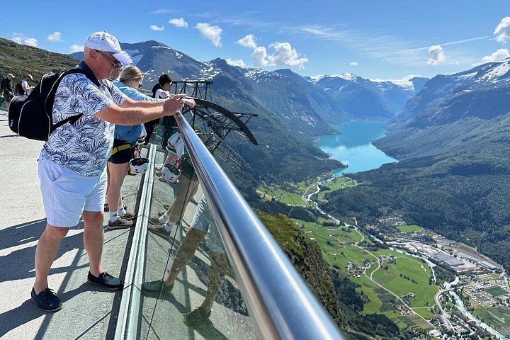 Excursión privada en tierra al glaciar Briksdal y SkyLift Loen en Olden