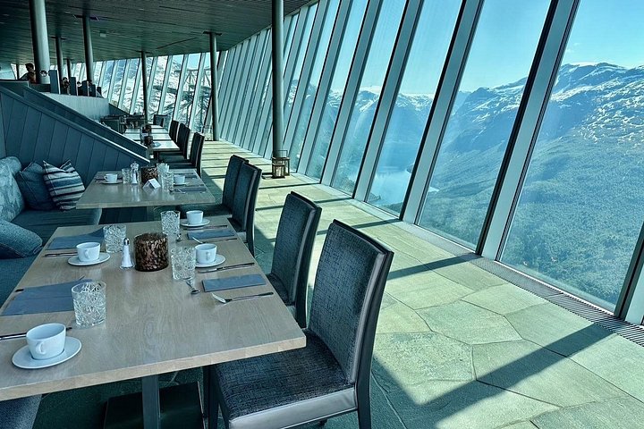 Excursión privada en tierra al glaciar Briksdal y SkyLift Loen en Olden
