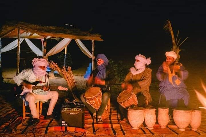 Camp privé de 2 jours dans le désert au départ d'Errachidia avec Camel Trek & Jeep