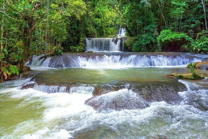 Zipline, YS Falls & Pelican Bar Privétour vanuit Montego Bay