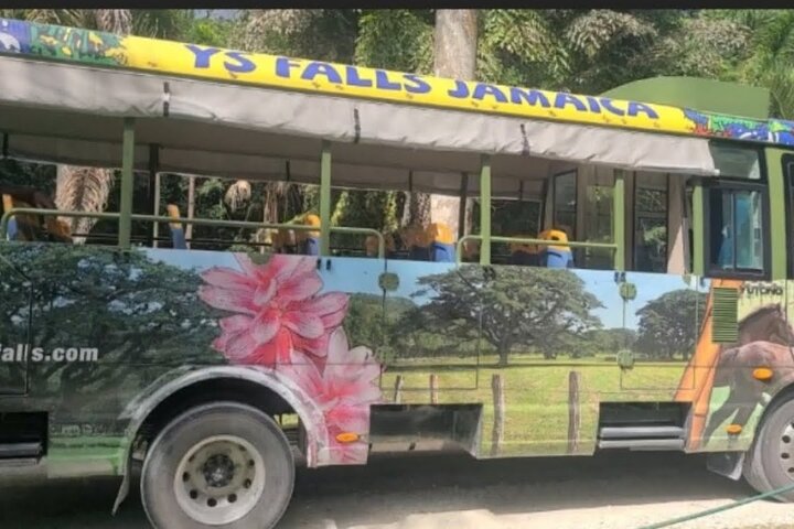 Zipline, YS Falls & Pelican Bar Privétour vanuit Montego Bay