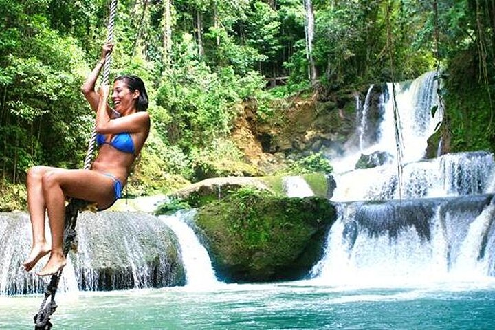 Zipline, YS Falls & Pelican Bar Privétour vanuit Montego Bay