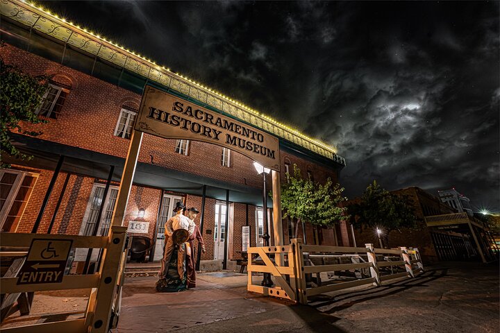 Skuggor, skandaler och hemligheter i Gamla Stan Sacramento Ghost Tours