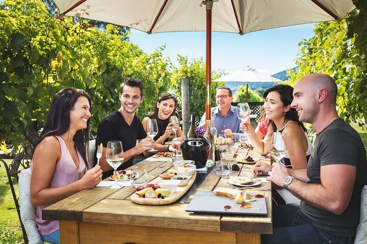 Gourmet Gold Wine Tour: concediti i migliori vini di Cloudy Bay