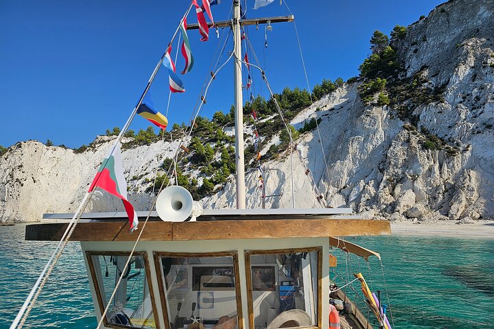 "Crociera da sogno" Crociera giornaliera dal porto di Argostoli con una tradizionale barca greca