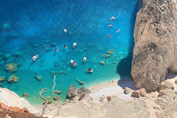 Privates Boot auf Zakynthos: Marathonisi, Keri-Höhlen, Myzithres (max. 5 Personen)