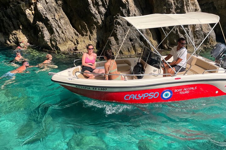 Privates Boot auf Zakynthos: Marathonisi, Keri-Höhlen, Myzithres (max. 5 Personen)