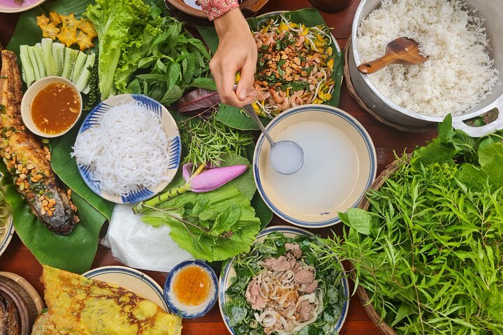 Ben Tre : Scooter, Kultur, Segelbåt och Mekongmat (halvdag)