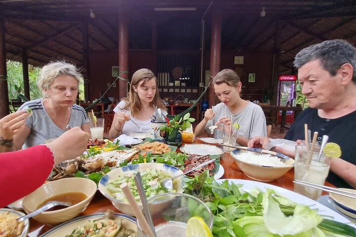 Ben Tre : Scooter, Kultur, Segelbåt och Mekongmat (halvdag)