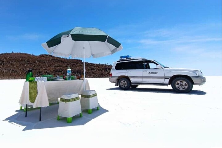 Uyuni Salt Flats 2-daagse tour vanuit La Paz per vlucht