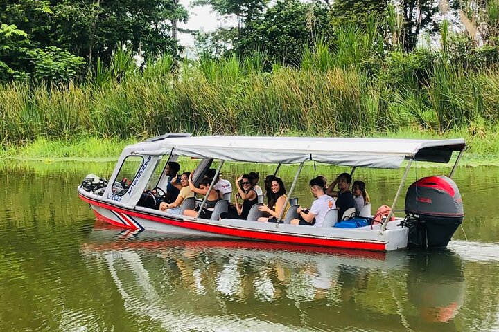 Traslado de Tortuguero a Moin en bote