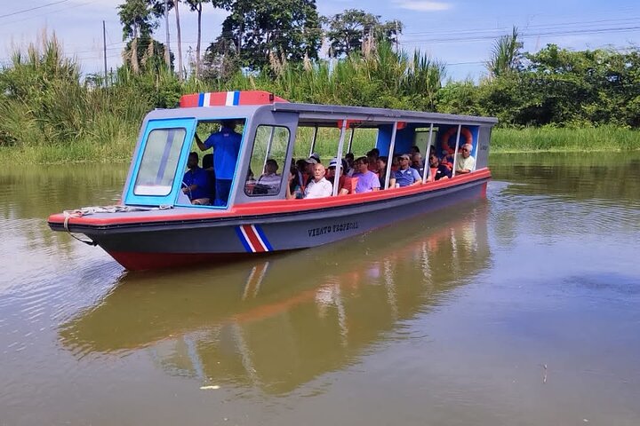 Traslado de Tortuguero a Moin en bote