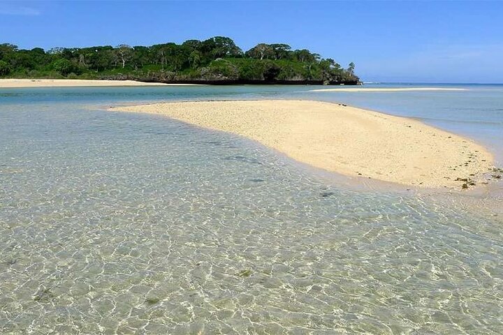 ''Aventura na Costa dos Corais: Cachoeira Biausevu e Praia Natadola!''