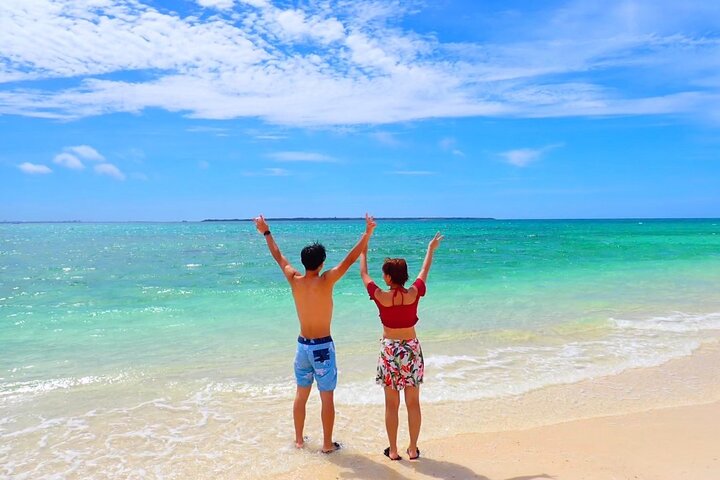 Plongée avec tuba sur l'île fantôme d'Okinawa Ishigaki et la grotte bleue
